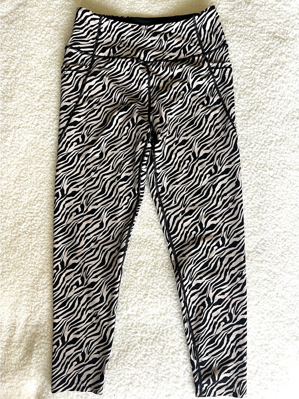 Victoria’s Secret Black & Cream Zebra Print Leggings- M